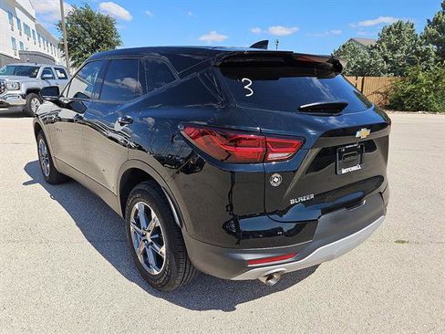 Used 2023 Chevrolet Blazer LT image 3