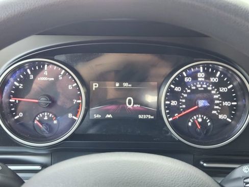 Used 2022 Kia Carnival LX image 20