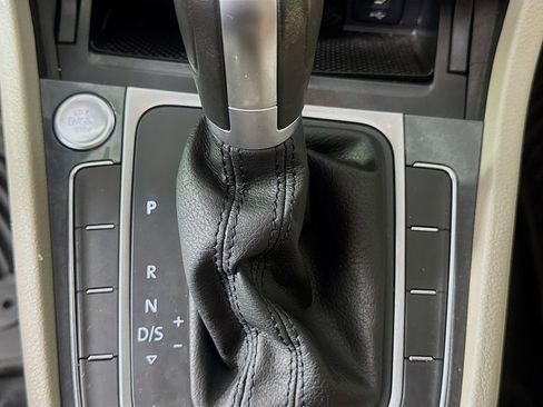 Used 2018 Volkswagen Golf SE image 21