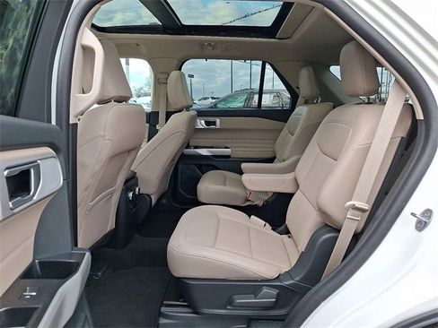 Used 2023 Ford Explorer Limited w/ Limited Technology Package image 10
