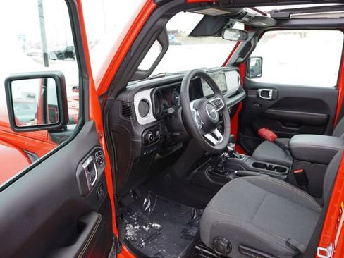 Certified 2025 Jeep Wrangler Unlimited Sahara w/ Safety Group image 16