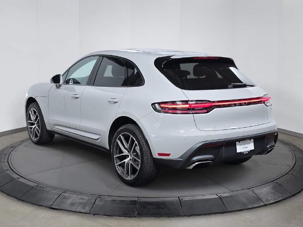 Certified 2026 Porsche Macan AWD/4WD image 3