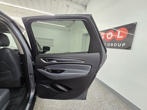 Used 2019 Buick Enclave Essence image 27