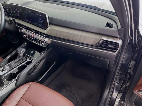 Used 2024 Kia Telluride EX w/ EX Captain's Chair Package image 33