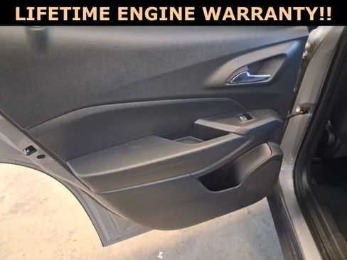 Used 2025 Chevrolet Trax LT image 22