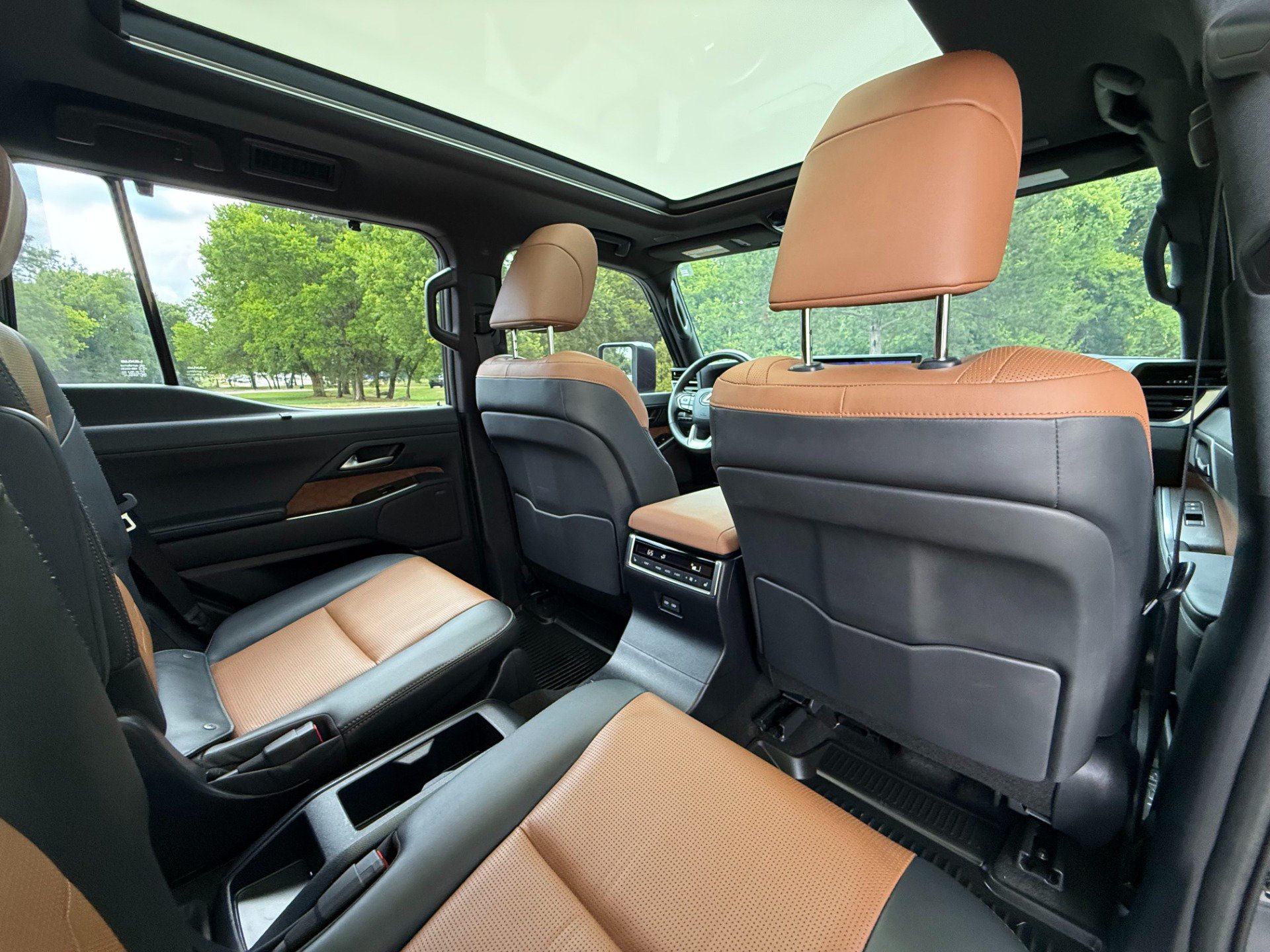 Used 2025 Lexus GX 550 w/ Accessory Package (2T) AWD/4WD image 20