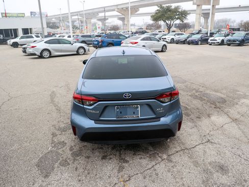 Used 2025 Toyota Corolla XLE image 8