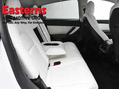 Used 2022 Tesla Model Y Long Range image 17