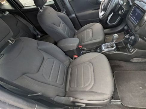 Used 2018 Jeep Renegade Latitude image 17