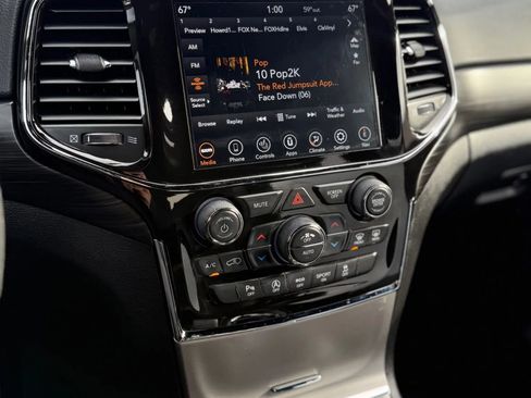 Used 2021 Jeep Grand Cherokee Laredo X image 20