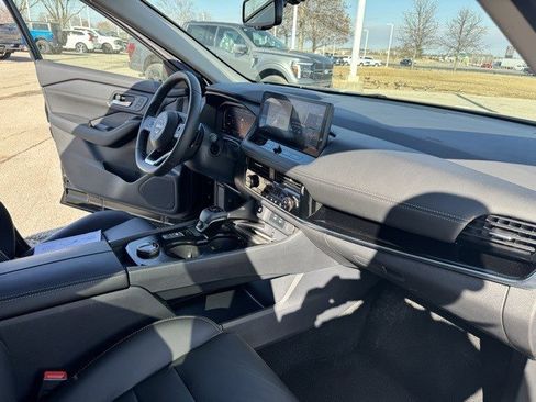 Used 2024 Nissan Rogue SL w/ SL Premium Package image 37