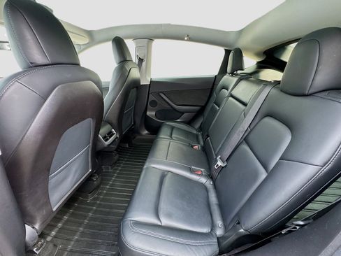 Used 2020 Tesla Model Y Long Range image 16