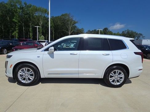 New 2025 Cadillac XT6 Luxury image 2