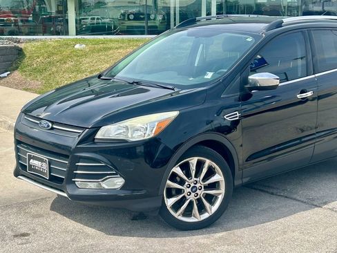 Used 2016 Ford Escape SE w/ SE Chrome Package image 2
