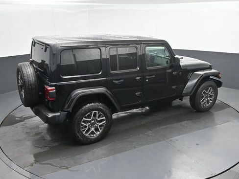Used 2025 Jeep Wrangler Unlimited Sahara AWD/4WD image 30