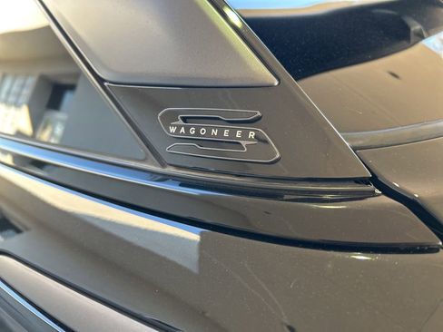 Used 2024 Jeep Wagoneer Launch Edition image 20