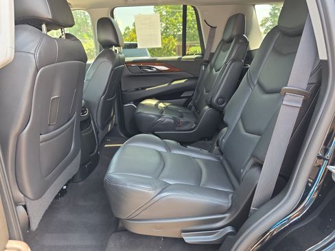 Used 2020 Cadillac Escalade Luxury AWD/4WD image 11