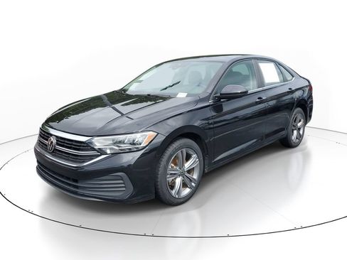 Used 2024 Volkswagen Jetta SE FWD image 3