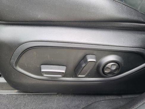 Used 2023 Jeep Grand Cherokee L Laredo image 15