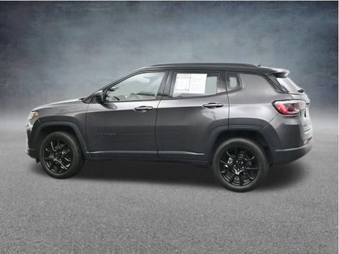 Used 2024 Jeep Compass Latitude AWD/4WD image 4
