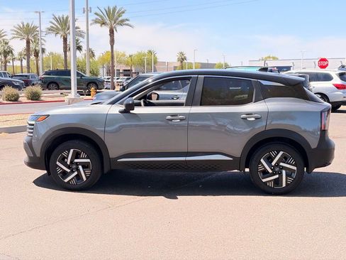 Used 2025 Nissan Kicks SV w/ Illumination Package FWD image 3