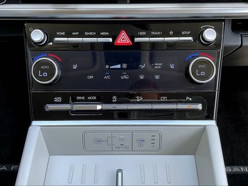 Used 2025 Hyundai Santa Fe SEL FWD image 17