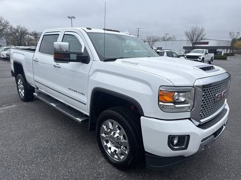 Used 2017 GMC Sierra 2500 Denali w/ Duramax Plus Package image 8