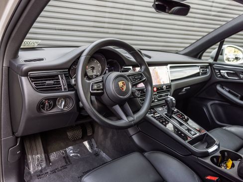 Certified 2023 Porsche Macan S AWD/4WD image 4