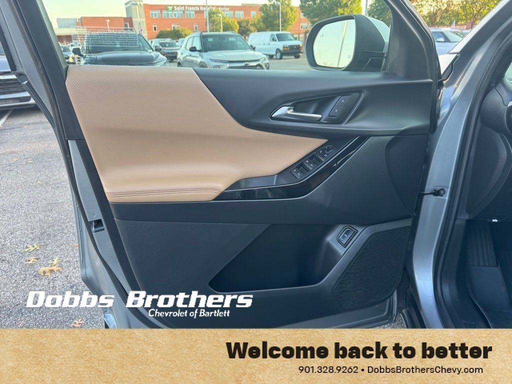 Used 2025 Chevrolet Equinox ACTIV AWD/4WD image 14