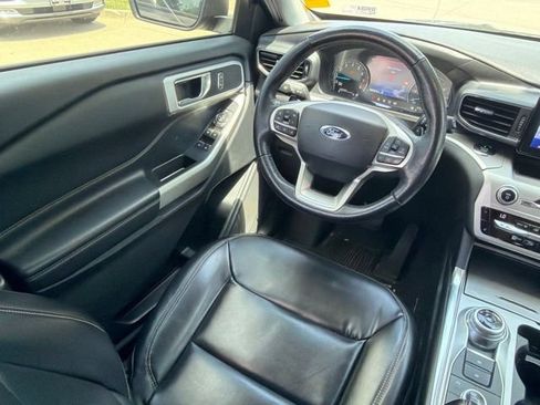 Used 2021 Ford Explorer XLT w/ Equipment Group 202A AWD/4WD image 20