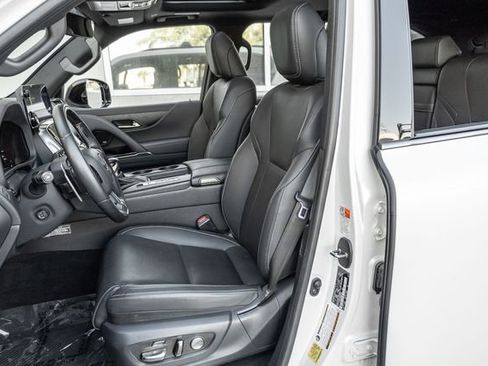 Used 2024 Lexus LX 600 4WD w/ Luxury Package image 11