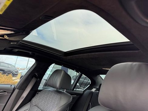 Used 2022 BMW M550i xDrive w/ Dynamic Handling Package image 7