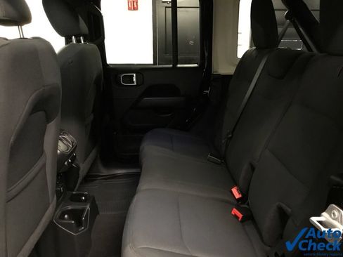 Used 2022 Jeep Wrangler Unlimited Sahara w/ Cold Weather Group AWD/4WD image 34