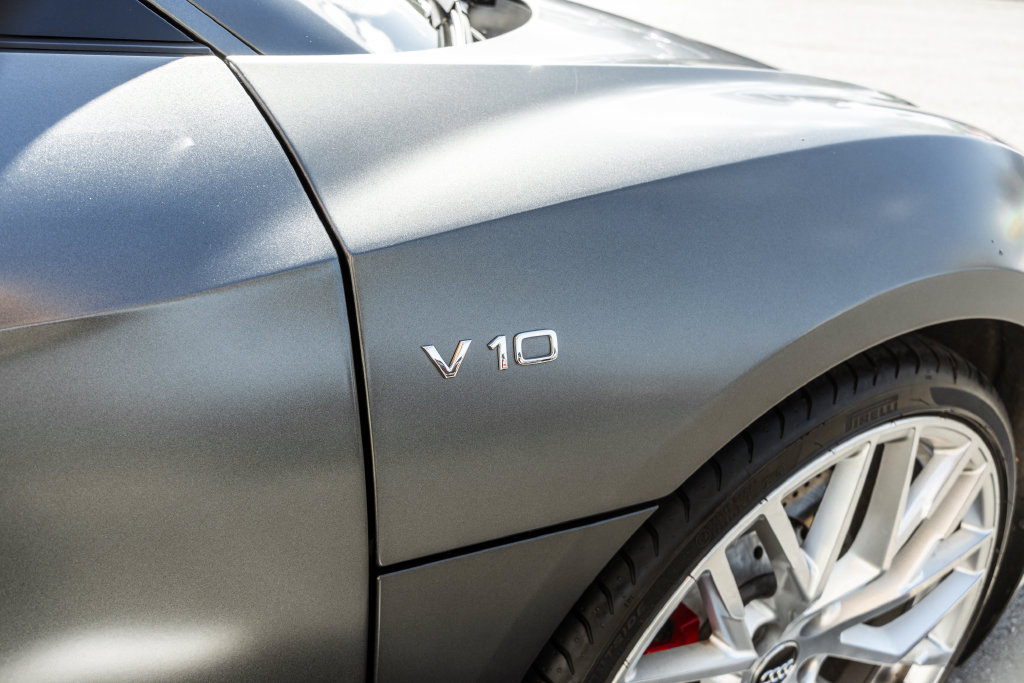 Used 2017 Audi R8 V10 w/ Carbon Exterior Package AWD/4WD image 4