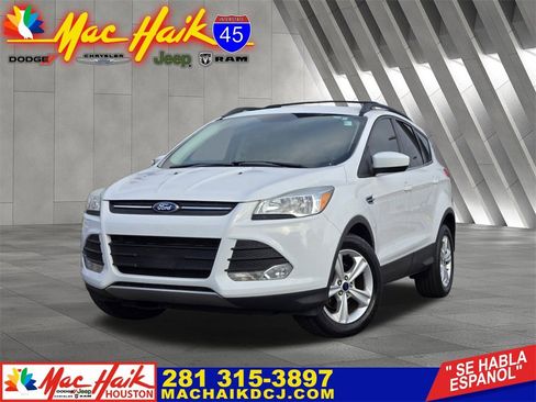 Used 2015 Ford Escape SE image 1