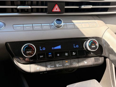 Used 2023 Hyundai Elantra SEL w/ Convenience Package image 30