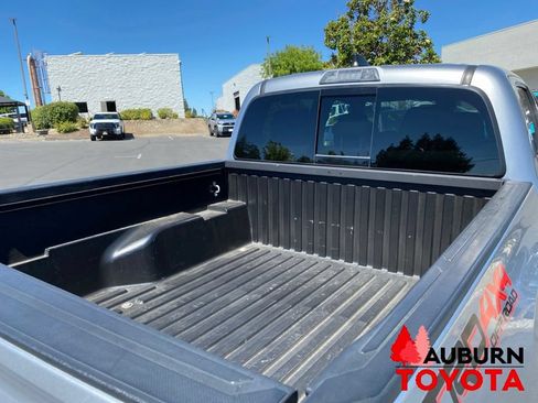Used 2021 Toyota Tacoma TRD Off-Road w/ Technology Package AWD/4WD image 12