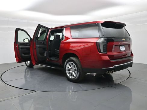 Used 2025 Chevrolet Suburban Premier image 25