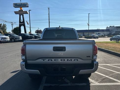 Used 2023 Toyota Tacoma TRD Off-Road w/ Technology Package AWD/4WD image 7