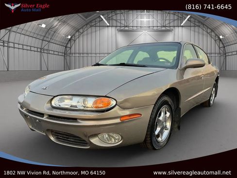 Used 2002 Oldsmobile Aurora 3.5 w/ Convenience Pkg image 1
