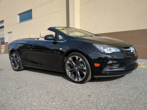 Used 2019 Buick Cascada Premium image 2
