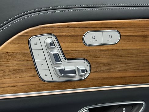 Used 2024 Mercedes-Benz Maybach GLS 600 4MATIC image 42