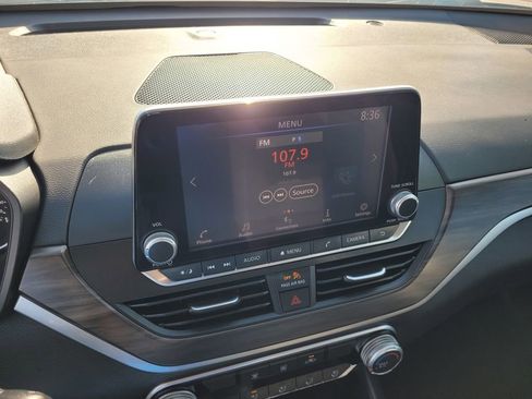 Used 2024 Nissan Altima 2.5 SV FWD image 11