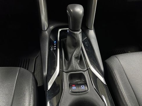 Certified 2022 Toyota Corolla Cross XLE image 28