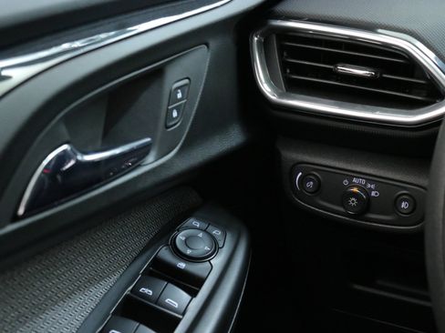 Used 2023 Chevrolet TrailBlazer LT w/ Convenience Package image 16