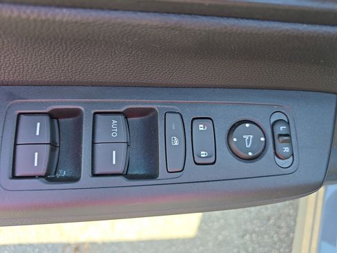 Used 2025 Honda CR-V LX image 28