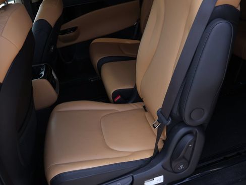 Certified 2022 Kia Carnival EX FWD image 14