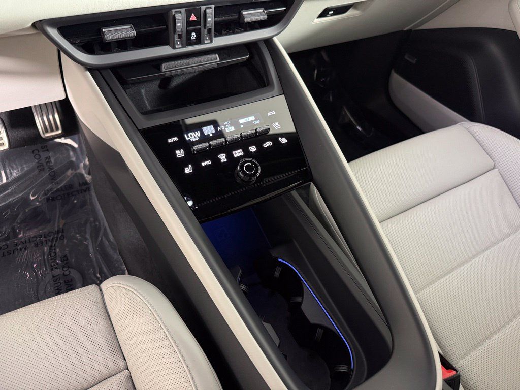 Certified 2025 Porsche Macan 4S Electric AWD/4WD image 25