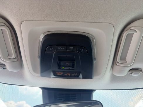 Used 2025 Toyota Corolla LE FWD image 37