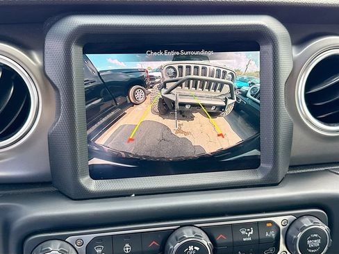 Used 2022 Jeep Wrangler Unlimited Rubicon 4xe w/ Cold Weather Group AWD/4WD image 15